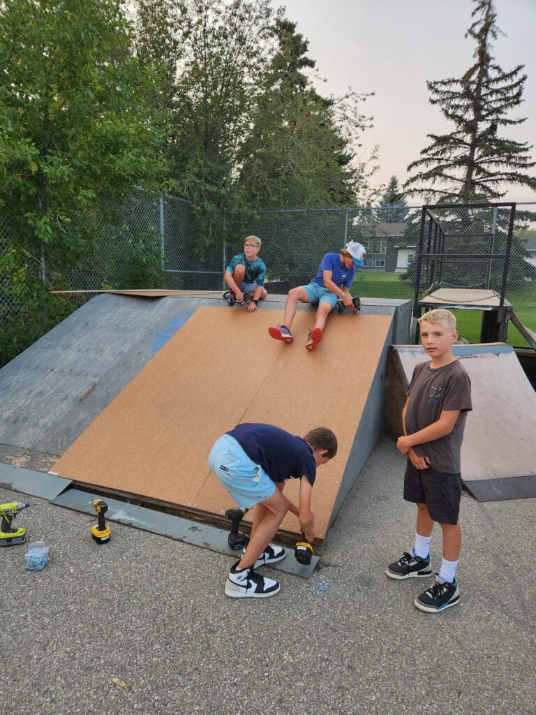 Youth volunteers pitching in to repair the skatepark.